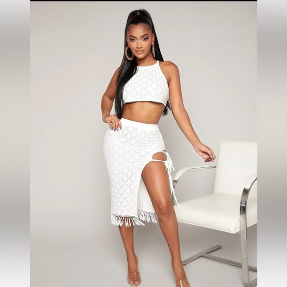 SHEIN SXY Crop Halter Top & Knot Side Split Thigh Fringe Hem Skirt - Picture 3 of 4